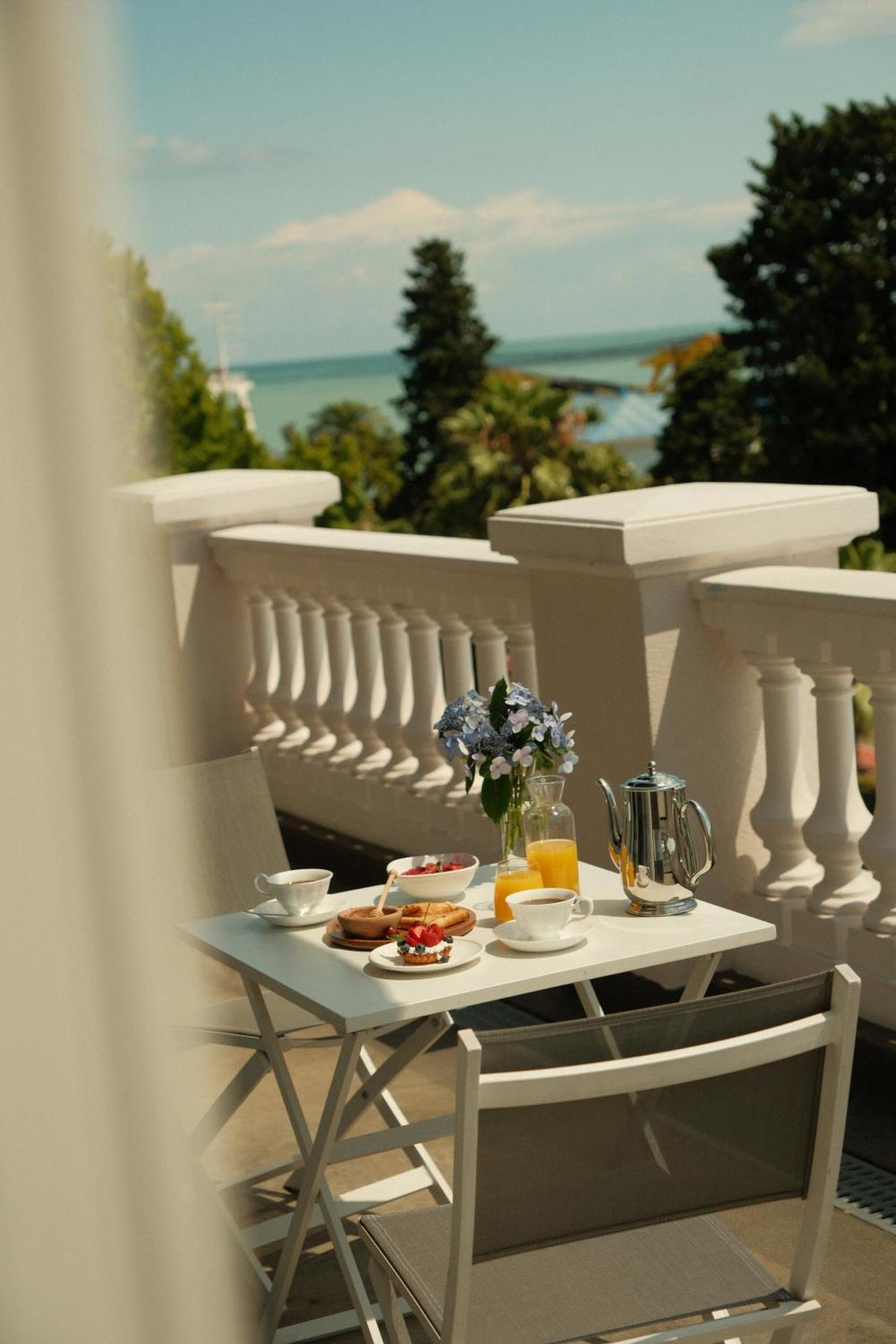 Le Port Boutique Apart Hotel Batumi Exterior photo