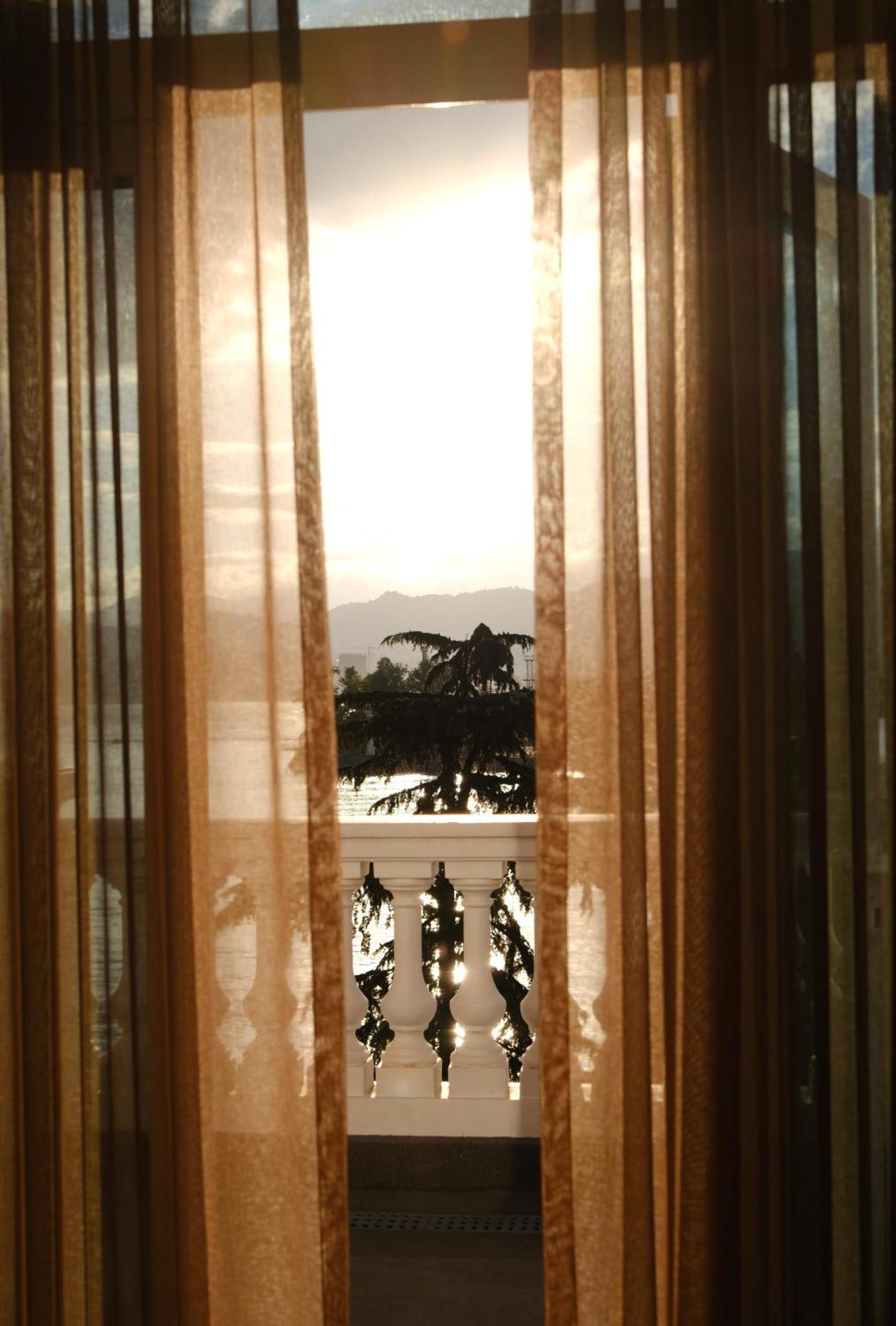 Le Port Boutique Apart Hotel Batumi Exterior photo