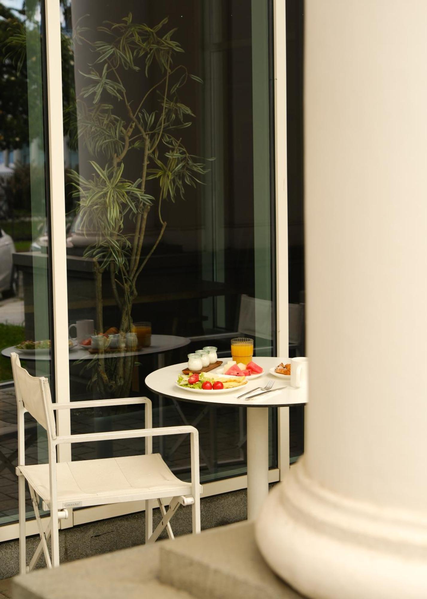 Le Port Boutique Apart Hotel Batumi Exterior photo